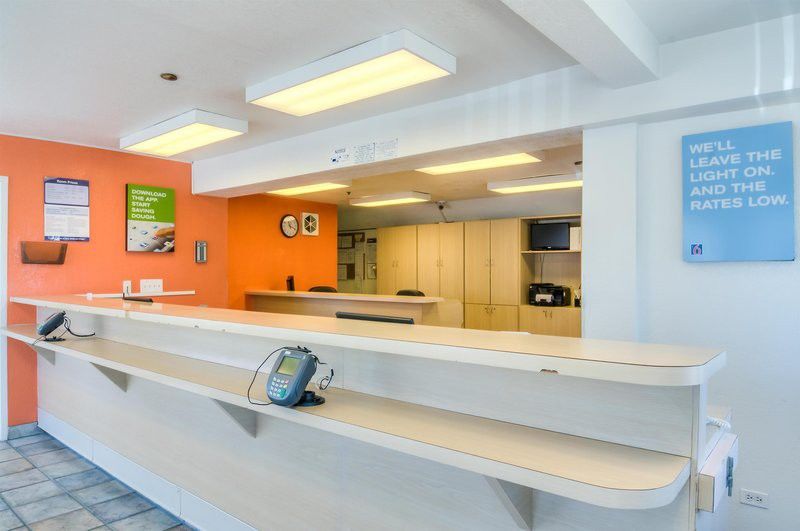 Motel 6 Chicago - Elk Grove Элк-Гров-Виллидж Экстерьер фото
