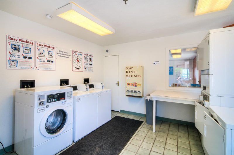 Motel 6 Chicago - Elk Grove Элк-Гров-Виллидж Экстерьер фото