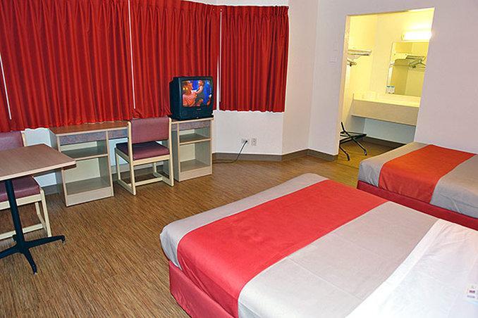 Motel 6 Chicago - Elk Grove Элк-Гров-Виллидж Экстерьер фото