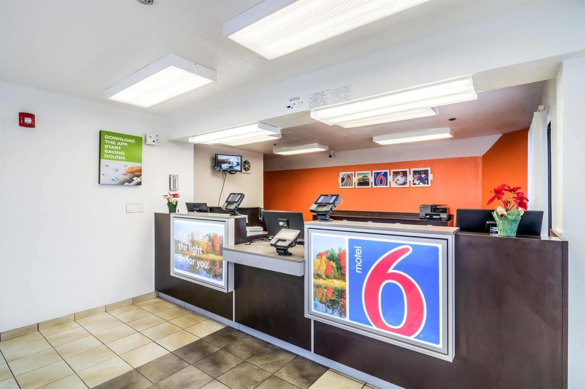 Motel 6 Chicago - Elk Grove Элк-Гров-Виллидж Экстерьер фото