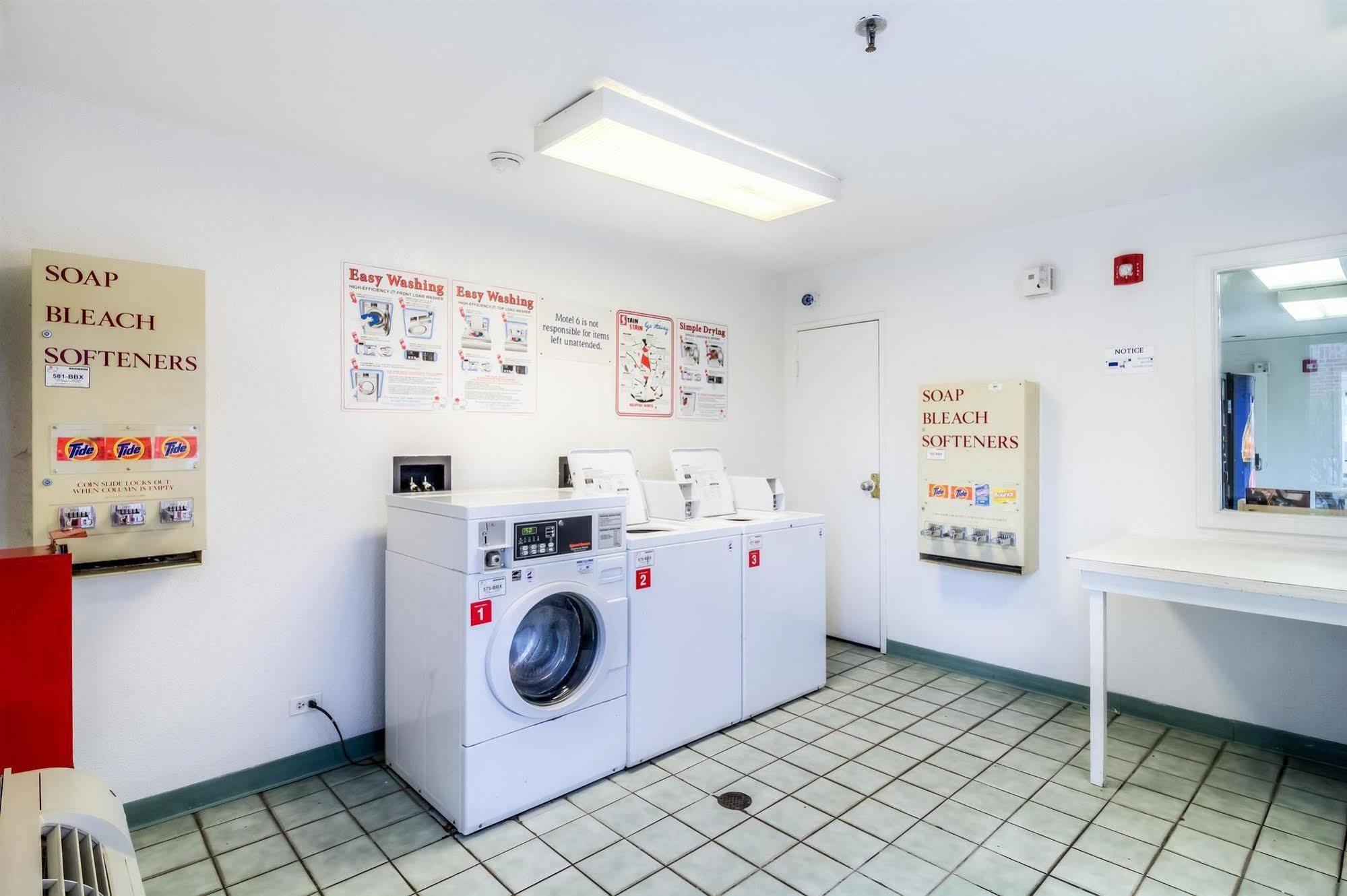Motel 6 Chicago - Elk Grove Элк-Гров-Виллидж Экстерьер фото