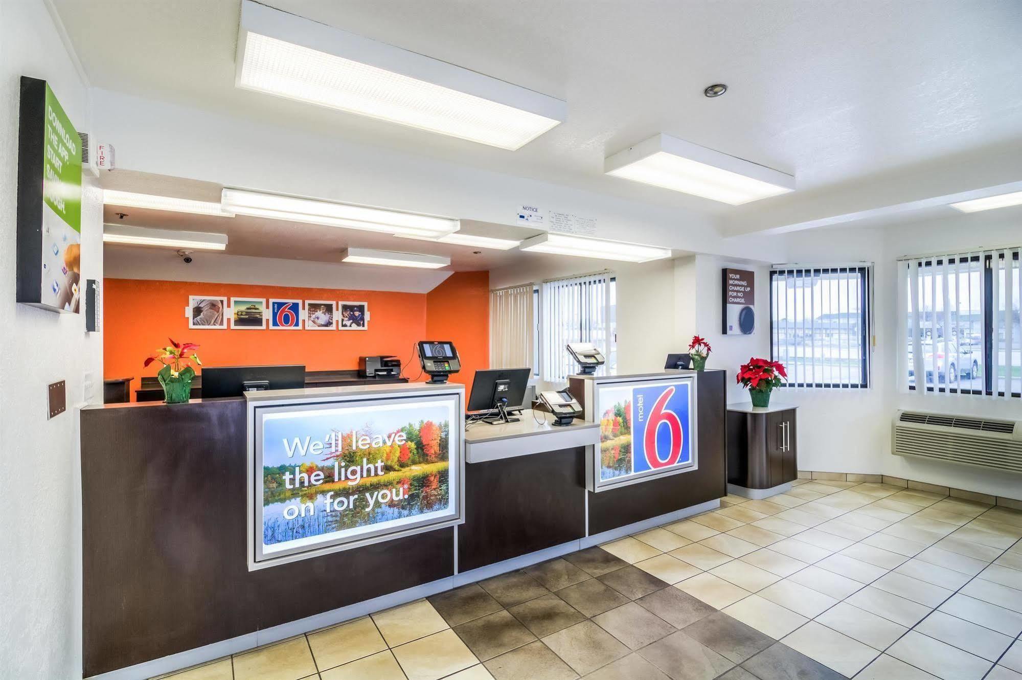 Motel 6 Chicago - Elk Grove Элк-Гров-Виллидж Экстерьер фото