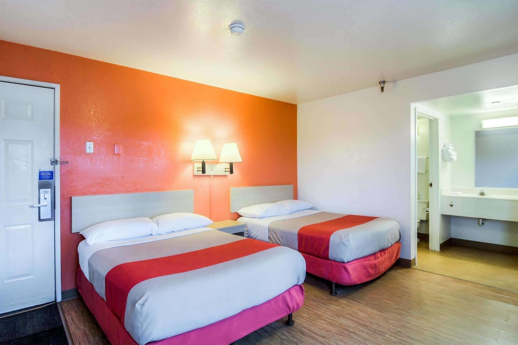 Motel 6 Chicago - Elk Grove Элк-Гров-Виллидж Экстерьер фото