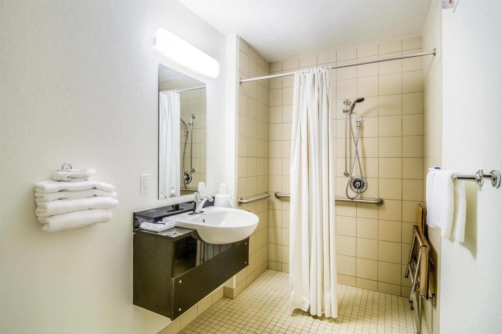 Motel 6 Chicago - Elk Grove Элк-Гров-Виллидж Экстерьер фото