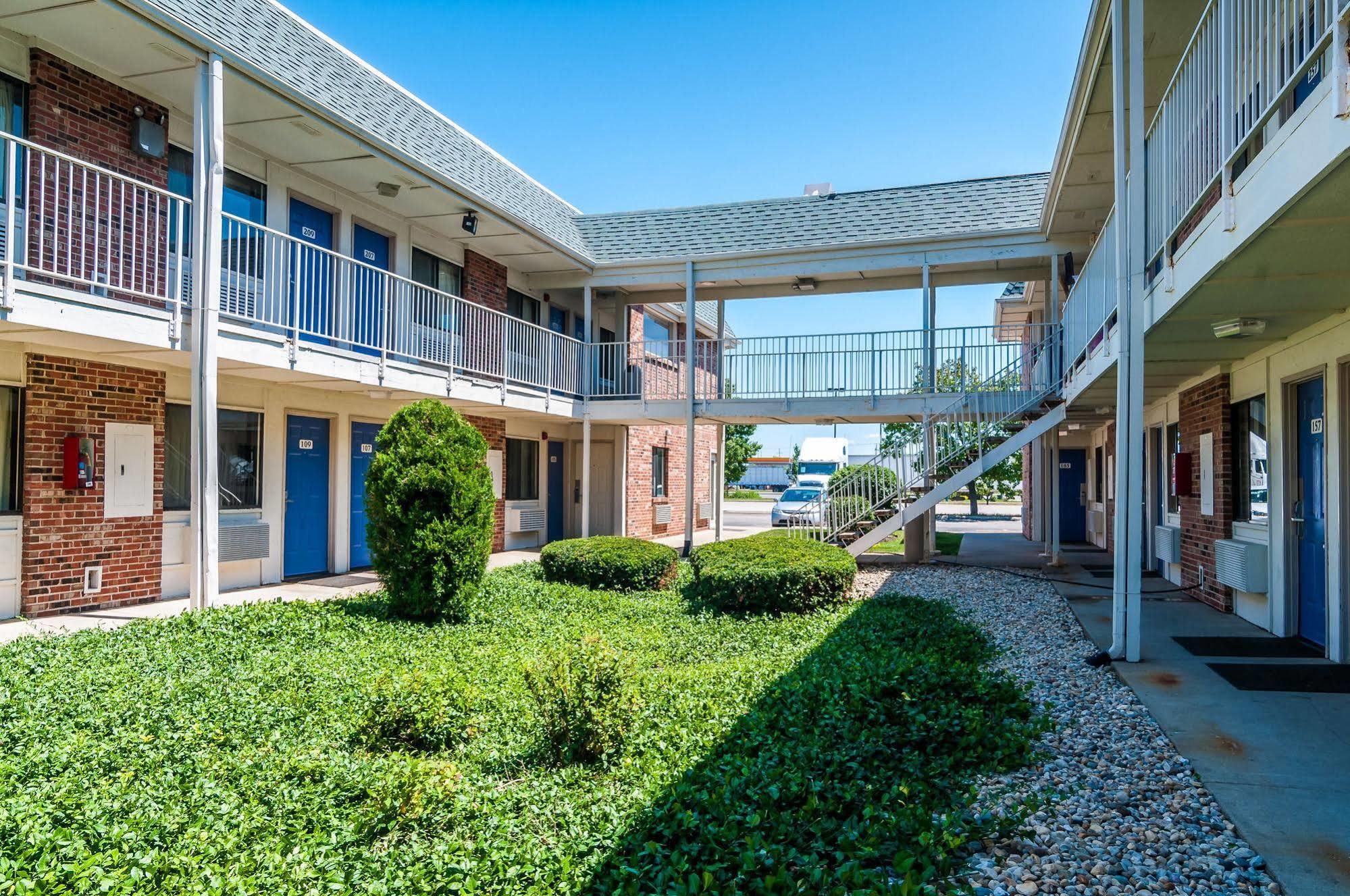 Motel 6 Chicago - Elk Grove Элк-Гров-Виллидж Экстерьер фото