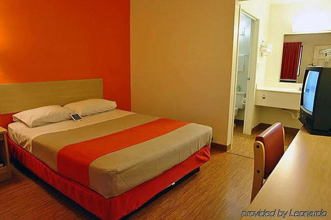 Motel 6 Chicago - Elk Grove Элк-Гров-Виллидж Экстерьер фото
